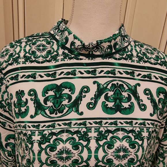 H&M Blouse Size 14 Long Sleeve Flowy Green and White Print Longer Top - Picture 4 of 8